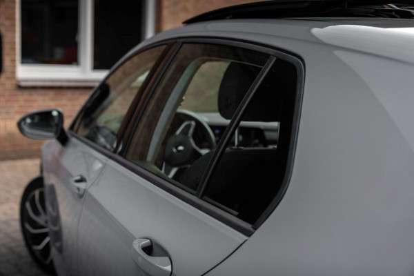 Volkswagen Golf 1.0 TSI Life 110 PK 1e Eig Adaptive Pano Sfeerverl. LED 17''