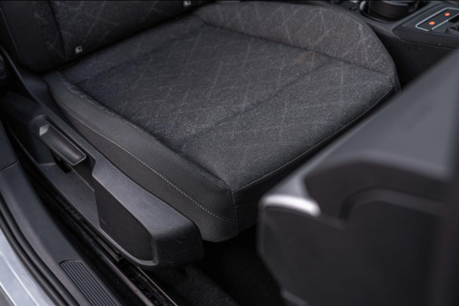 Volkswagen Golf 1.0 TSI Life 110 PK 1e Eig Adaptive Pano Sfeerverl. LED 17''