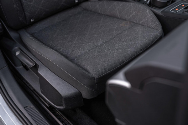 Volkswagen Golf 1.0 TSI Life 110 PK 1e Eig Adaptive Pano Sfeerverl. LED 17''