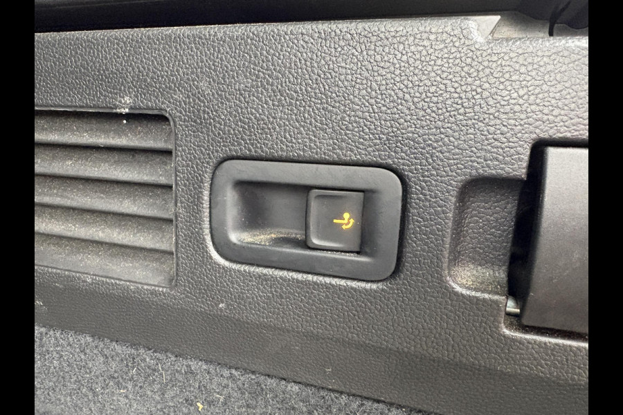 Volkswagen Arteon Shooting Brake 1.4 TSI eHybrid Elegance Business+ | Wegklapbare Trekhaak | Stoelverwarming | Stuurwielverwarming | Camera | Side Assist | Comfort stoelen elektrisch verstelbaar