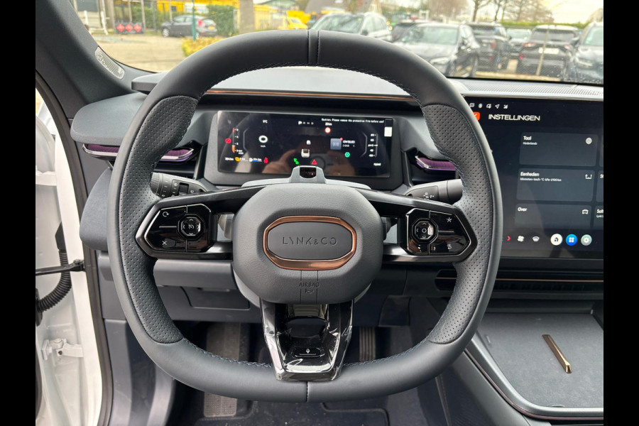 Lynk & Co 08 1.5 More NIEUW MODEL Panoramadak, Camera's, Harman / Kardon geluid installatie