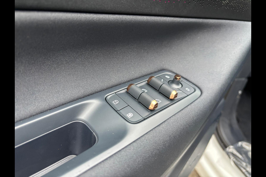 Lynk & Co 08 1.5 More NIEUW MODEL Panoramadak, Camera's, Harman / Kardon geluid installatie