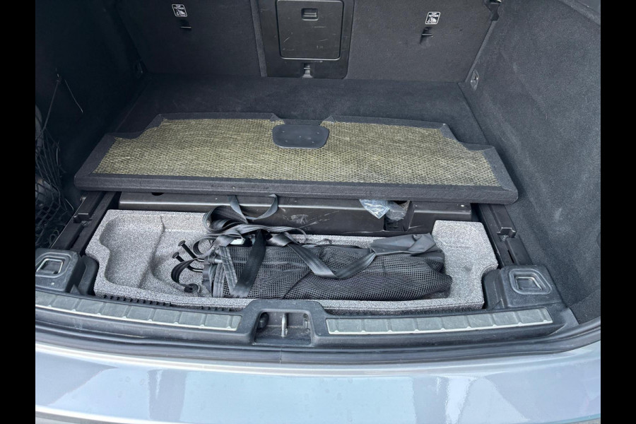 Volvo XC60 2.0 T6 Plug-in hybrid AWD Plus Dark Lichtmetalen Velgen, Panorama Dak, Camera, Lederen bekleding