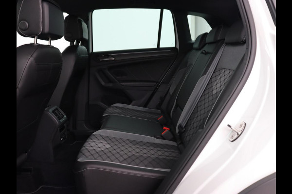 Volkswagen Tiguan 1.4 TSI eHybrid R Line | Trekhaak | Matrix LED | Carplay | Adaptive cruise | Park Assist | Navigatie | Keyless | Virtual Cockpit | Parkeerhulp | PHEV | Plug In