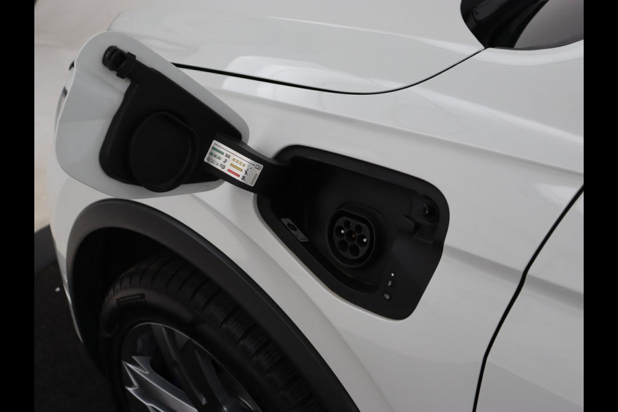 Volkswagen Tiguan 1.4 TSI eHybrid R Line | Trekhaak | Matrix LED | Carplay | Adaptive cruise | Park Assist | Navigatie | Keyless | Virtual Cockpit | Parkeerhulp | PHEV | Plug In