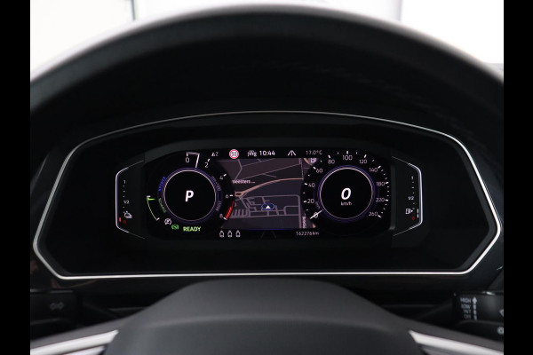 Volkswagen Tiguan 1.4 TSI eHybrid R Line | Trekhaak | Matrix LED | Carplay | Adaptive cruise | Park Assist | Navigatie | Keyless | Virtual Cockpit | Parkeerhulp | PHEV | Plug In