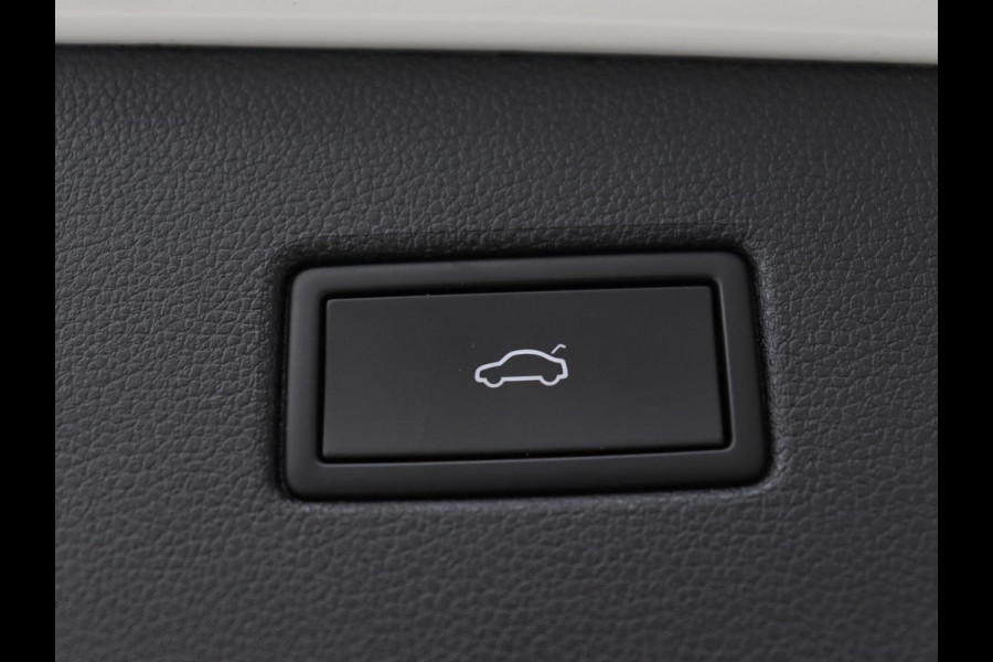 Volkswagen Tiguan 1.4 TSI eHybrid R Line | Trekhaak | Matrix LED | Carplay | Adaptive cruise | Park Assist | Navigatie | Keyless | Virtual Cockpit | Parkeerhulp | PHEV | Plug In