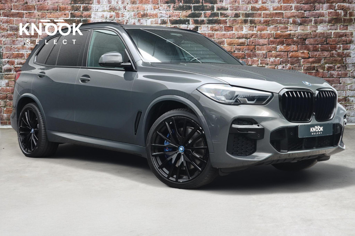 BMW X5 xDrive45e High Executive M Sport Pakket Automaat /  Live Cockpit Professional / Panoramadak / Driving Assistant Professional / Trekhaak / Luchtvering / Comfortstoelen / M Sportremsysteem / 21 Inch / Hifi / Parkeerhulpsysteem Plus
