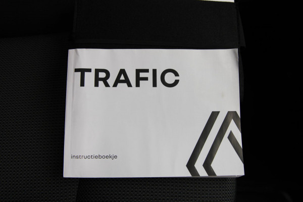 Renault Trafic 2.0 Blue 150PK Automaat L2H1 DC / 6 pers / Trekhaak / App connect