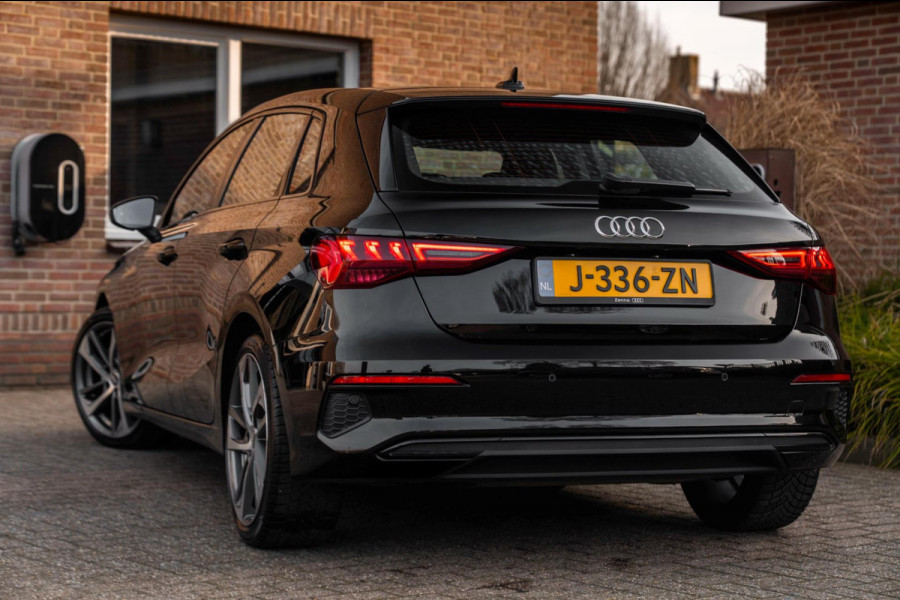 Audi A3 Sportback 30 TFSI Business Edition 110 PK 1e Eig Adaptive Stoelverwarming Full LED 18''