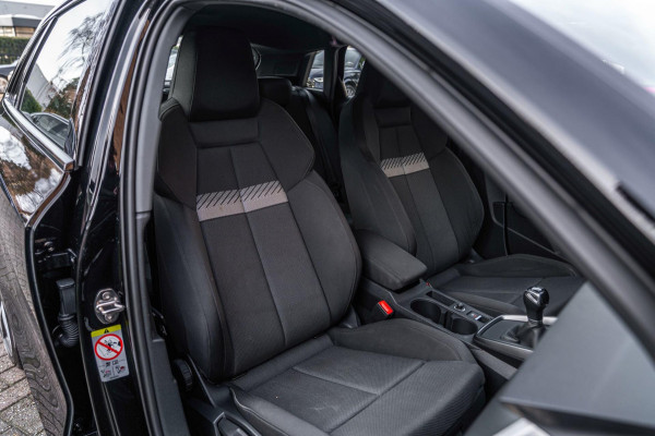 Audi A3 Sportback 30 TFSI Business Edition 110 PK 1e Eig Adaptive Stoelverwarming Full LED 18''