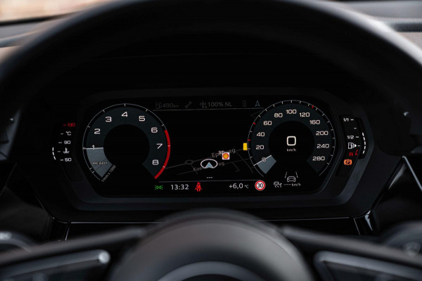 Audi A3 Sportback 30 TFSI Business Edition 110 PK 1e Eig Adaptive Stoelverwarming Full LED 18''