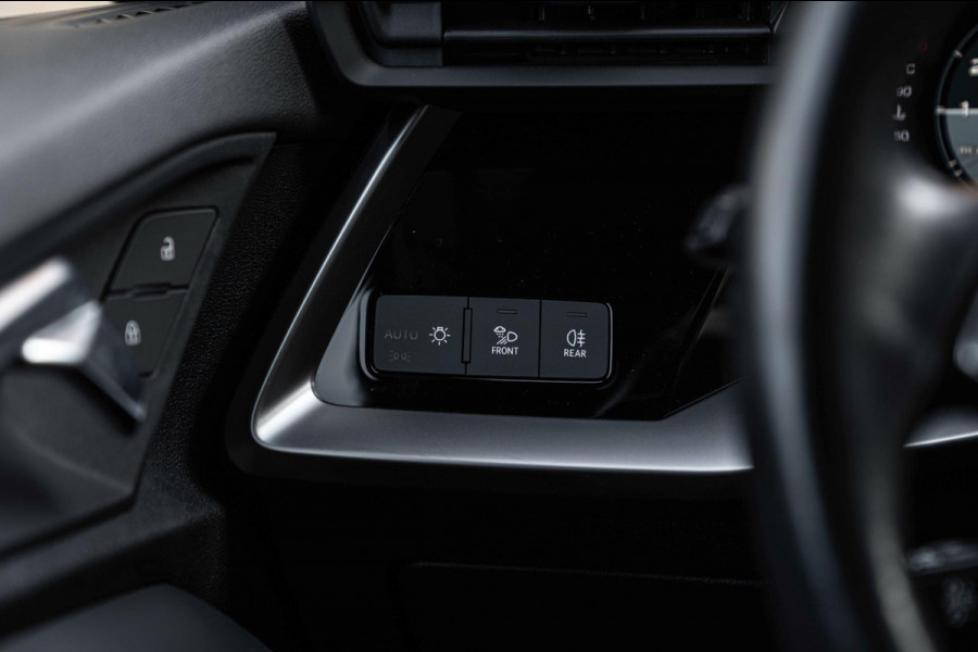 Audi A3 Sportback 30 TFSI Business Edition 110 PK 1e Eig Adaptive Stoelverwarming Full LED 18''