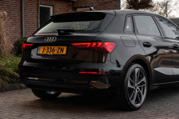 Audi A3 Sportback 30 TFSI Business Edition 110 PK 1e Eig Adaptive Stoelverwarming Full LED 18''