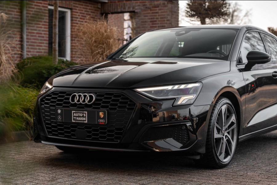 Audi A3 Sportback 30 TFSI Business Edition 110 PK 1e Eig Adaptive Stoelverwarming Full LED 18''