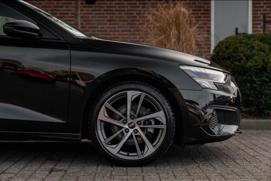 Audi A3 Sportback 30 TFSI Business Edition 110 PK 1e Eig Adaptive Stoelverwarming Full LED 18''