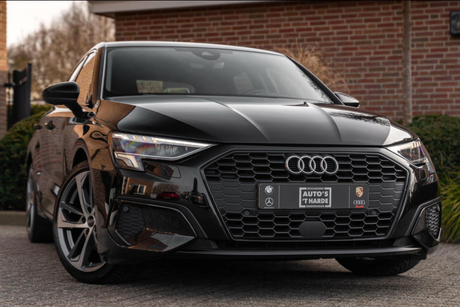 Audi A3 Sportback 30 TFSI Business Edition 110 PK 1e Eig Adaptive Stoelverwarming Full LED 18''