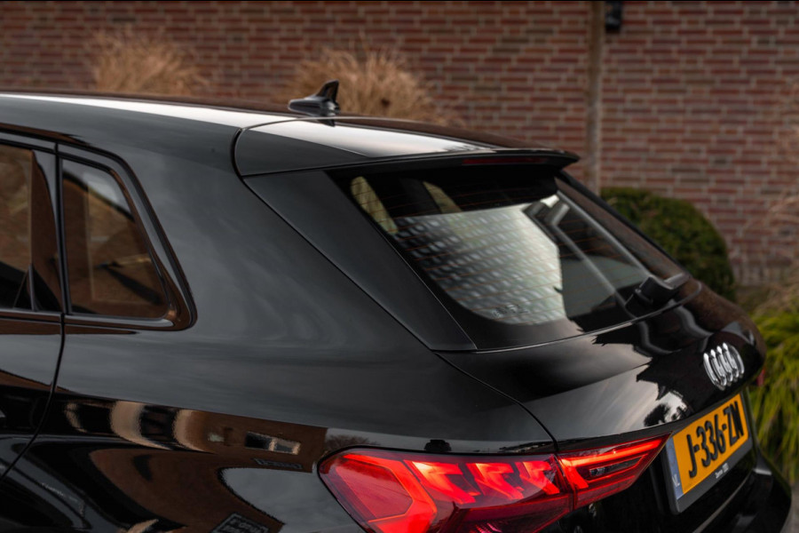 Audi A3 Sportback 30 TFSI Business Edition 110 PK 1e Eig Adaptive Stoelverwarming Full LED 18''