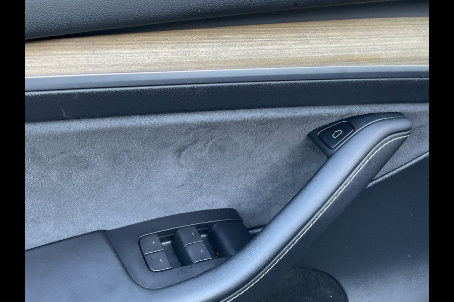 Tesla Model Y Long Range AWD 75 kWh Autopilot Leer Pano.dak 360° Black Warmtepomp