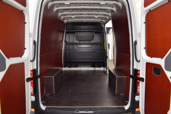 Volkswagen Crafter 2.0 TDI L3H3 Highline 140 PK LED TREKHAAK NAVI BETIMMERING