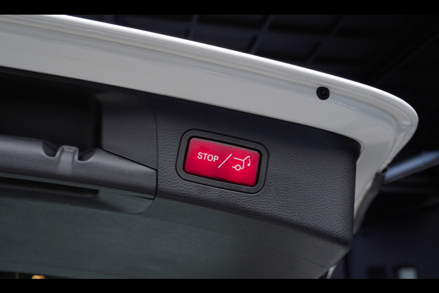 Mercedes-Benz C-Klasse Estate 180 Navi Leder Camera LED PTS Elektr. achterklep Climate Control LM velgen