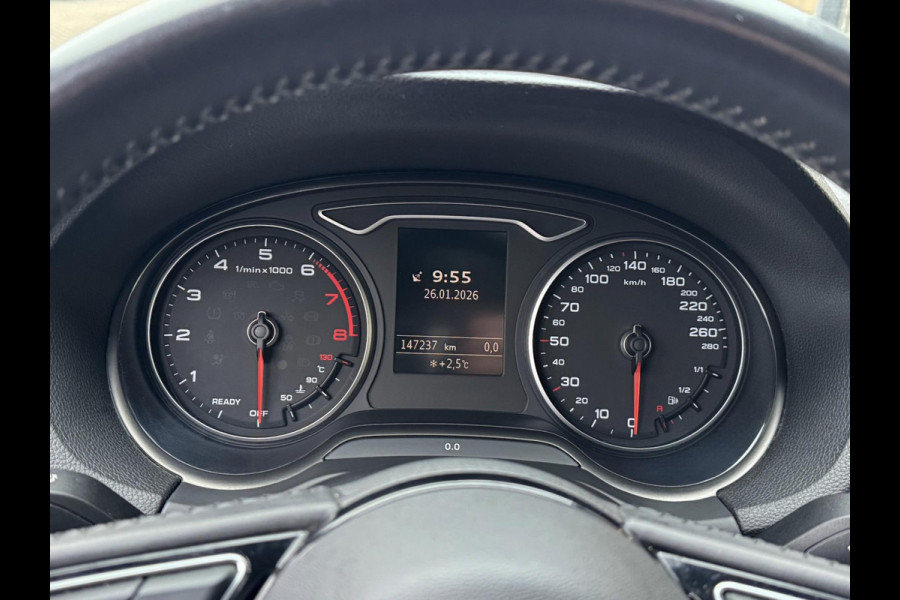 Audi Q2 30 TFSI Design Pro Line Plus - AUTOMAAT I Panorama dak I Airco I PDC I Sport velgen 19 I Afneembare trekhaak I Dealer ond.