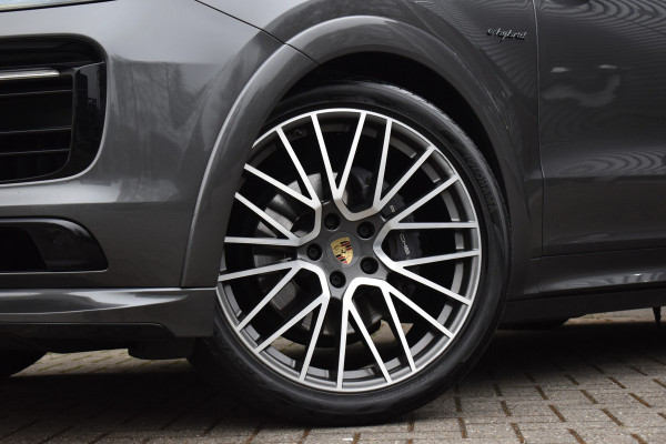 Porsche Cayenne Coupé 3.0 E-Hybrid 462pk SportDesign Techart | Pano | ACC | 22'' Wielen | PDLS+ Matrix | Alcantara dakhemel | Matrix PDLS+ |