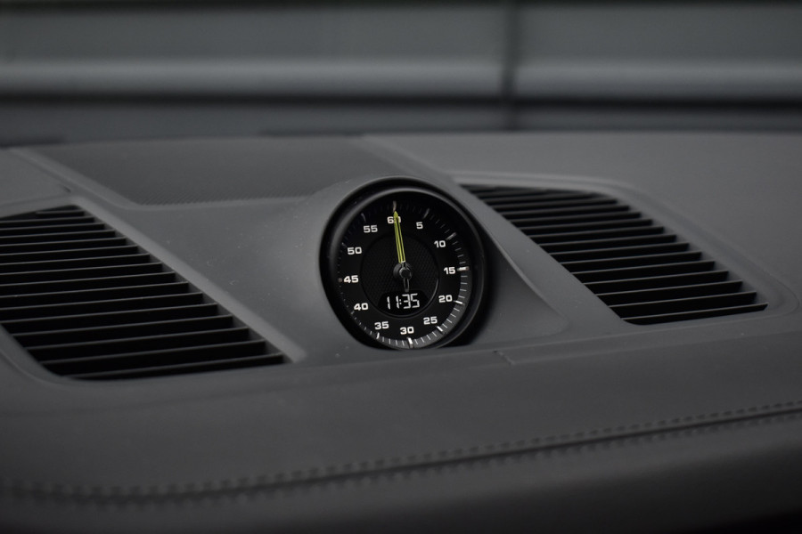 Porsche Cayenne Coupé 3.0 E-Hybrid 462pk SportDesign Techart | Pano | ACC | 22'' Wielen | PDLS+ Matrix | Alcantara dakhemel | Matrix PDLS+ |