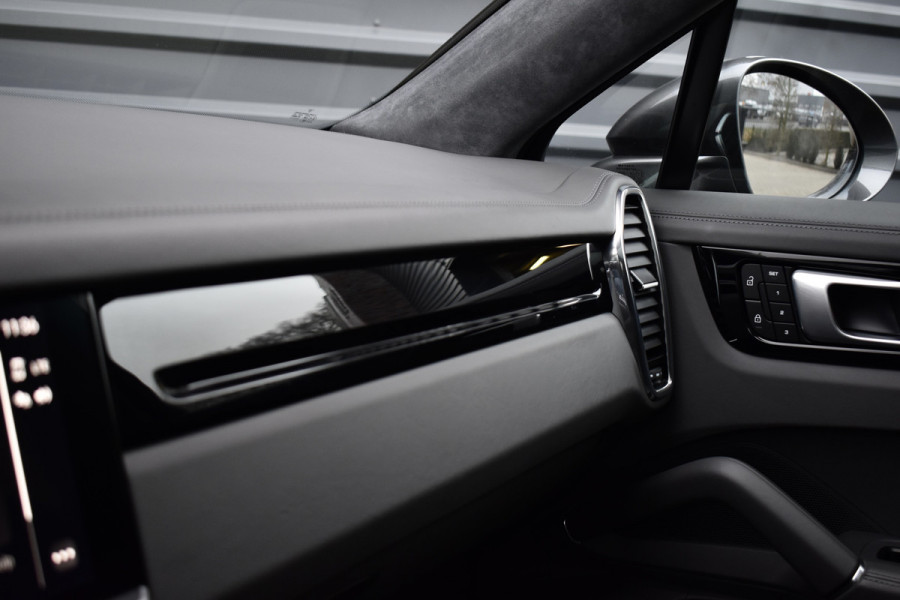 Porsche Cayenne Coupé 3.0 E-Hybrid 462pk SportDesign Techart | Pano | ACC | 22'' Wielen | PDLS+ Matrix | Alcantara dakhemel | Matrix PDLS+ |