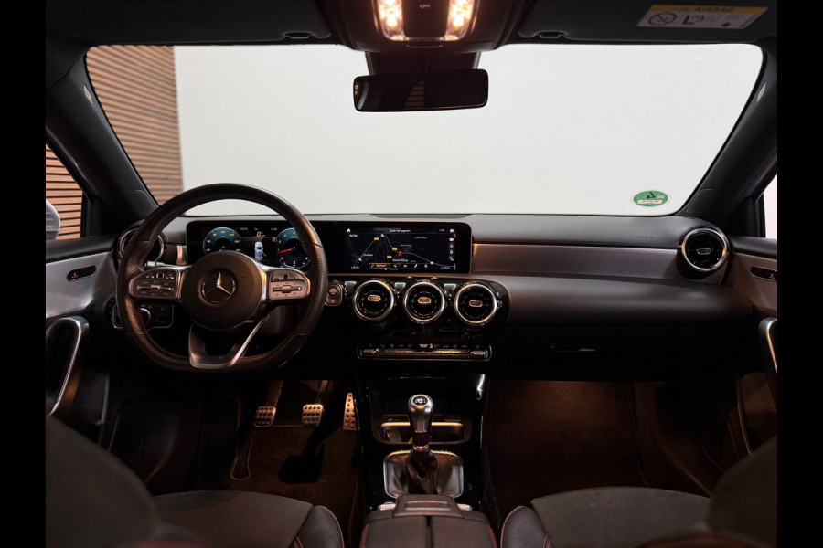 Mercedes-Benz A-Klasse 200 Business Solution AMG | LED | 18' inch | Sportstoelen | Parkeerassistent | Navigatie | NAP