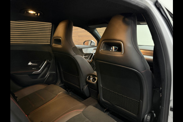 Mercedes-Benz A-Klasse 200 Business Solution AMG | LED | 18' inch | Sportstoelen | Parkeerassistent | Navigatie | NAP