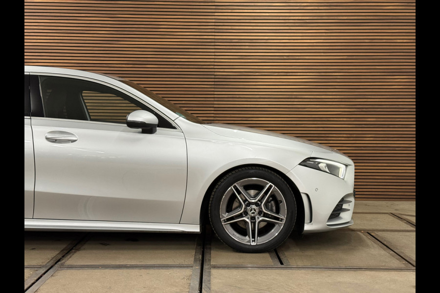 Mercedes-Benz A-Klasse 200 Business Solution AMG | LED | 18' inch | Sportstoelen | Parkeerassistent | Navigatie | NAP