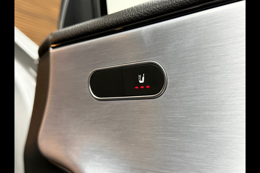 Mercedes-Benz A-Klasse 200 Business Solution AMG | LED | 18' inch | Sportstoelen | Parkeerassistent | Navigatie | NAP