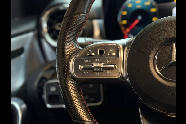 Mercedes-Benz A-Klasse 200 Business Solution AMG | LED | 18' inch | Sportstoelen | Parkeerassistent | Navigatie | NAP