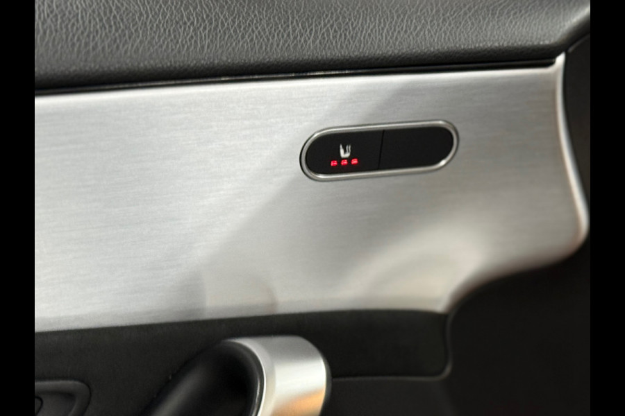 Mercedes-Benz A-Klasse 200 Business Solution AMG | LED | 18' inch | Sportstoelen | Parkeerassistent | Navigatie | NAP