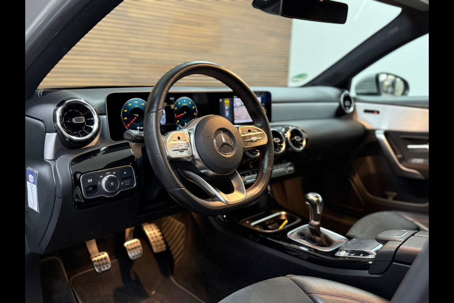 Mercedes-Benz A-Klasse 200 Business Solution AMG | LED | 18' inch | Sportstoelen | Parkeerassistent | Navigatie | NAP