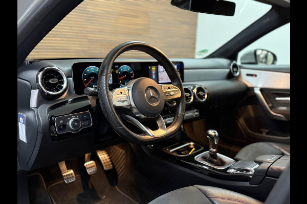 Mercedes-Benz A-Klasse 200 Business Solution AMG | LED | 18' inch | Sportstoelen | Parkeerassistent | Navigatie | NAP