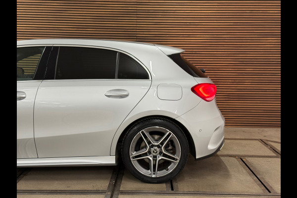 Mercedes-Benz A-Klasse 200 Business Solution AMG | LED | 18' inch | Sportstoelen | Parkeerassistent | Navigatie | NAP
