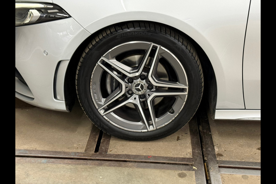 Mercedes-Benz A-Klasse 200 Business Solution AMG | LED | 18' inch | Sportstoelen | Parkeerassistent | Navigatie | NAP