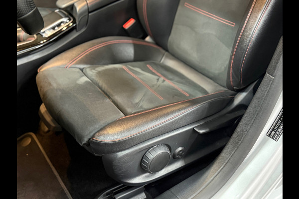 Mercedes-Benz A-Klasse 200 Business Solution AMG | LED | 18' inch | Sportstoelen | Parkeerassistent | Navigatie | NAP