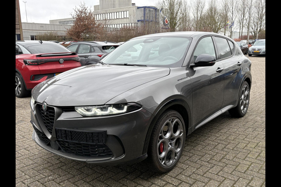 Alfa Romeo Tonale 1.3T PHEV Edizione Speciale 280pk! | Volle uitrusting! | Lederen bekleding | 360 graden Camera | Stoelverwarming/ventilatie | Adaptive cruise control | Schakelflippers |