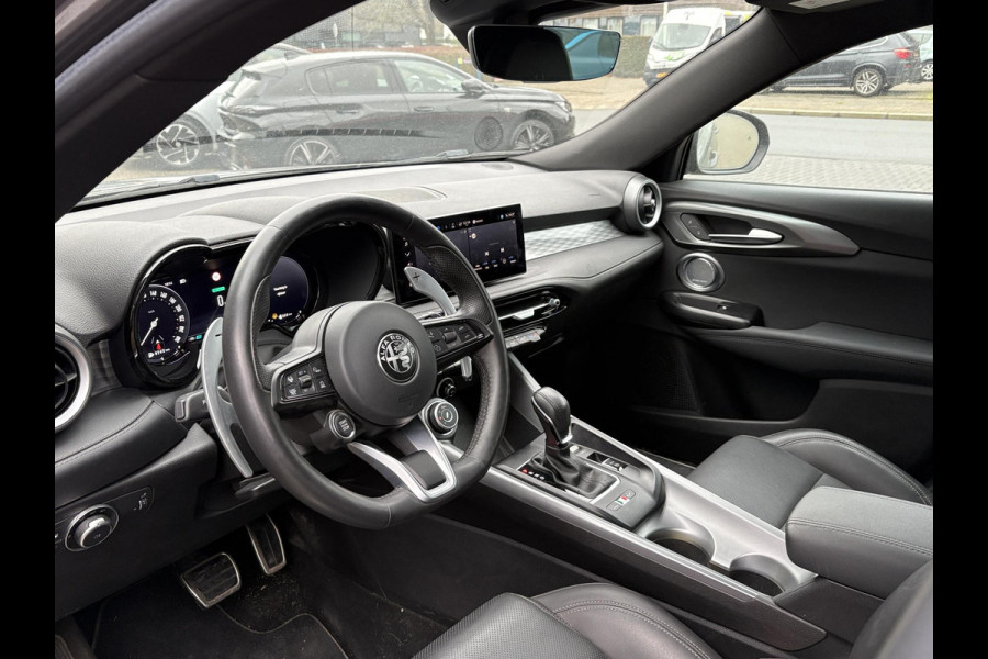 Alfa Romeo Tonale 1.3T PHEV Edizione Speciale 280pk! | Volle uitrusting! | Lederen bekleding | 360 graden Camera | Stoelverwarming/ventilatie | Adaptive cruise control | Schakelflippers |