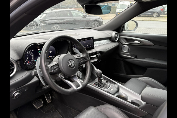 Alfa Romeo Tonale 1.3T PHEV Edizione Speciale 280pk! | Volle uitrusting! | Lederen bekleding | 360 graden Camera | Stoelverwarming/ventilatie | Adaptive cruise control | Schakelflippers |
