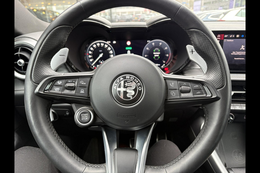 Alfa Romeo Tonale 1.3T PHEV Edizione Speciale 280pk! | Volle uitrusting! | Lederen bekleding | 360 graden Camera | Stoelverwarming/ventilatie | Adaptive cruise control | Schakelflippers |
