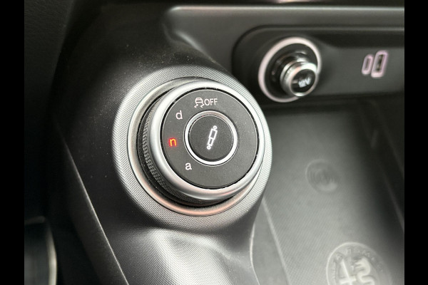 Alfa Romeo Tonale 1.3T PHEV Edizione Speciale 280pk! | Volle uitrusting! | Lederen bekleding | 360 graden Camera | Stoelverwarming/ventilatie | Adaptive cruise control | Schakelflippers |
