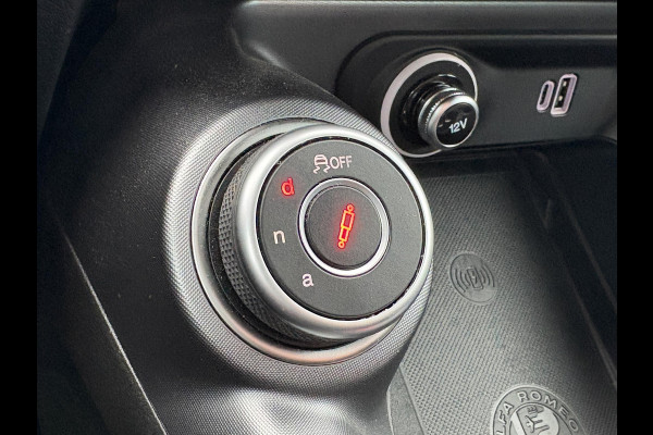 Alfa Romeo Tonale 1.3T PHEV Edizione Speciale 280pk! | Volle uitrusting! | Lederen bekleding | 360 graden Camera | Stoelverwarming/ventilatie | Adaptive cruise control | Schakelflippers |