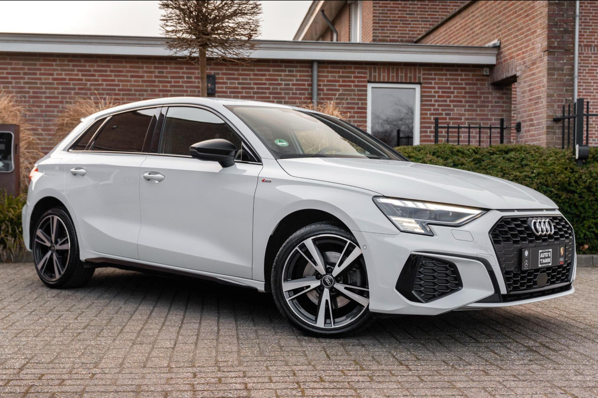 Audi A3 Sportback 40 TFSI e s edition ACC B&O Matrix LED Ambiance Elek.Klep Keyless Stoelverwarming 18''