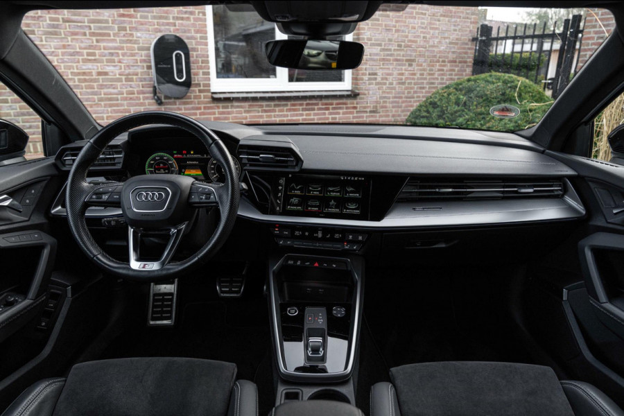Audi A3 Sportback 40 TFSI e s edition ACC B&O Matrix LED Ambiance Elek.Klep Keyless Stoelverwarming 18''