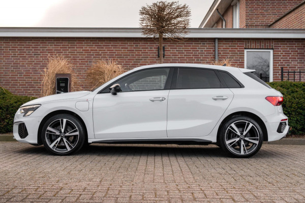 Audi A3 Sportback 40 TFSI e s edition ACC B&O Matrix LED Ambiance Elek.Klep Keyless Stoelverwarming 18''
