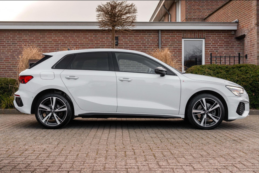 Audi A3 Sportback 40 TFSI e s edition ACC B&O Matrix LED Ambiance Elek.Klep Keyless Stoelverwarming 18''